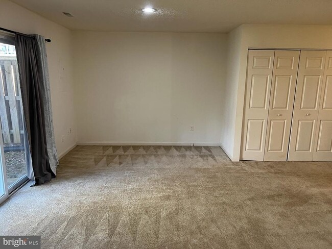 Building Photo - 18002 Sunset Lake Ct