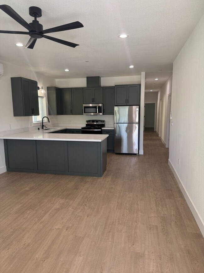 Building Photo - Newly built homes with City of Redding solar!