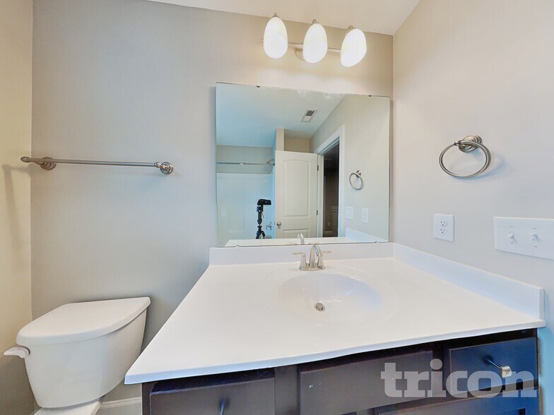 Building Photo - 262 Dundalk Dr