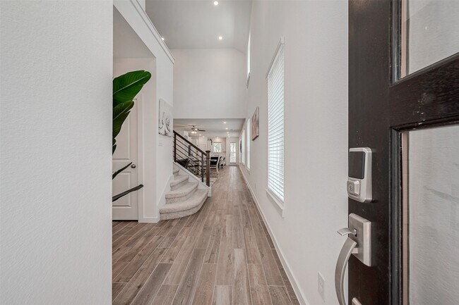 Building Photo - 430 W Cascade Heights Dr