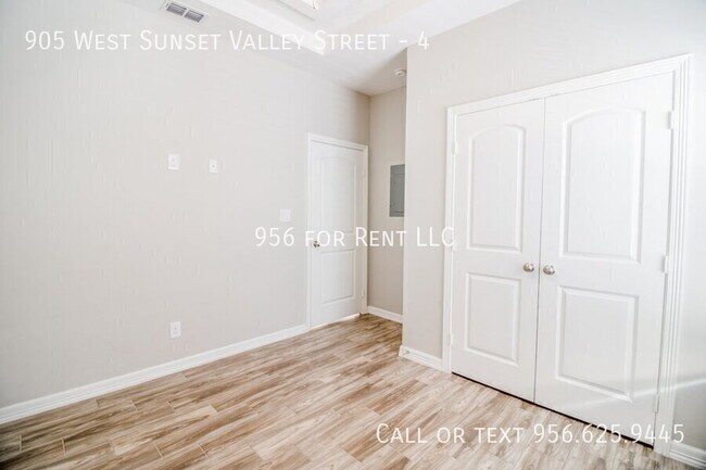 Building Photo - 905 W Sunset Valley St