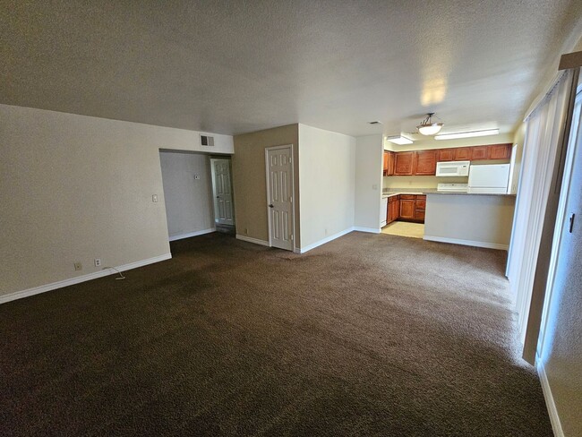 Building Photo - 2 Bedroom Condo located at Bella Vita!!