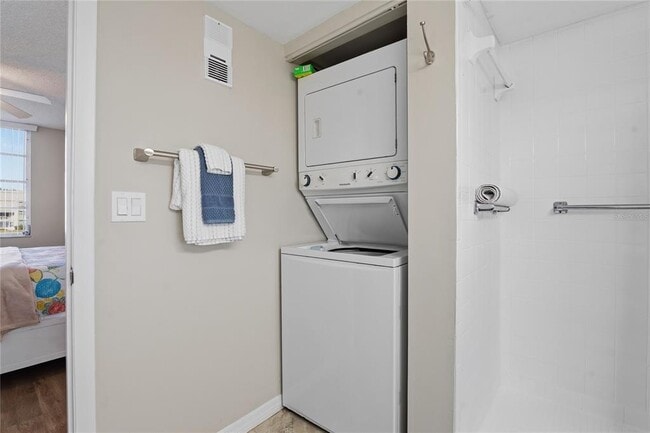 Building Photo - 7540 Bay Island Dr S