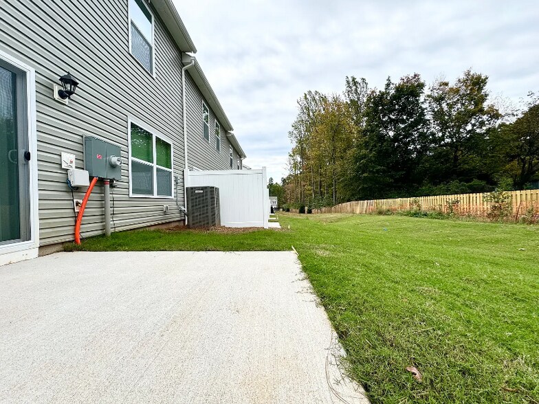Building Photo - 6008 Faron Wy
