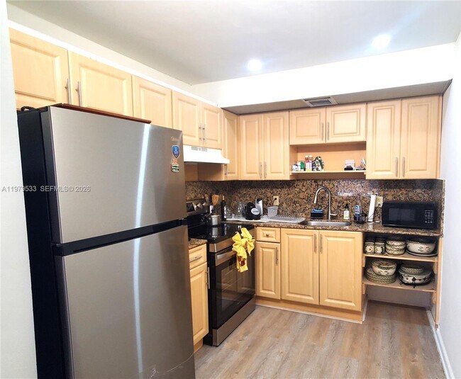 Building Photo - 800 SW 131st Ave