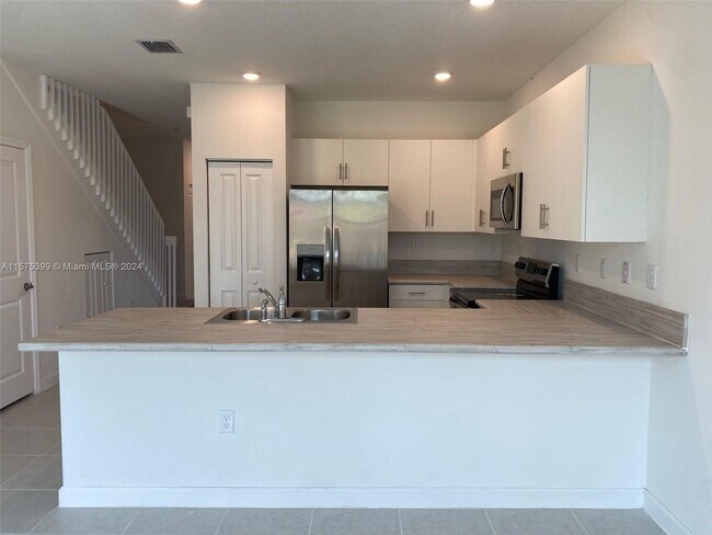 Building Photo - 13334 SW 287th Ter