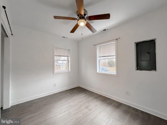 Building Photo - 35972 Washington Ave