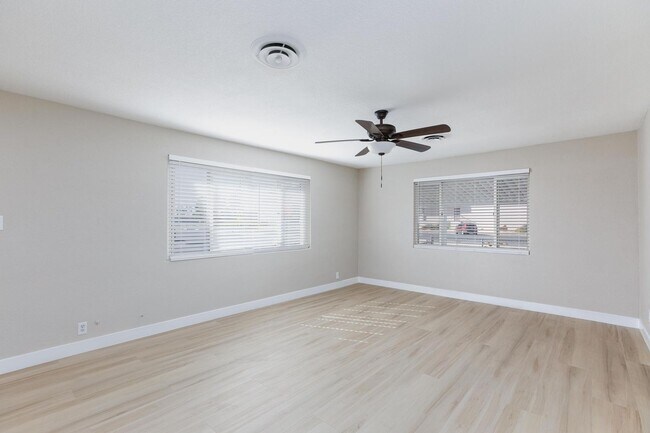 Building Photo - Spacious 4 bedroom, 2 bathroom home located in North Las Vegas