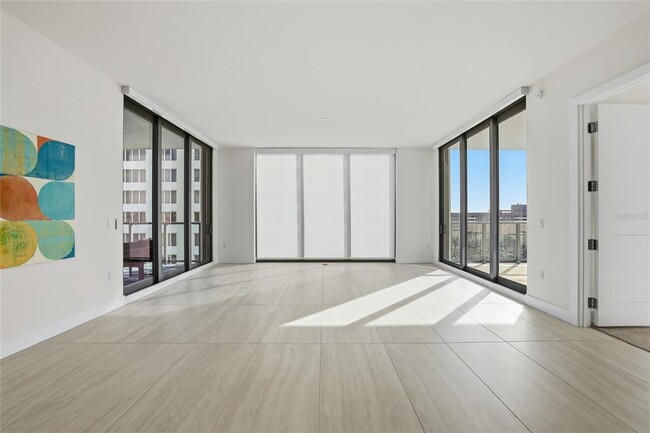 Building Photo - 301 1st St S