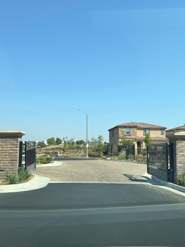 Building Photo - 36996 Camino Spgs Ave