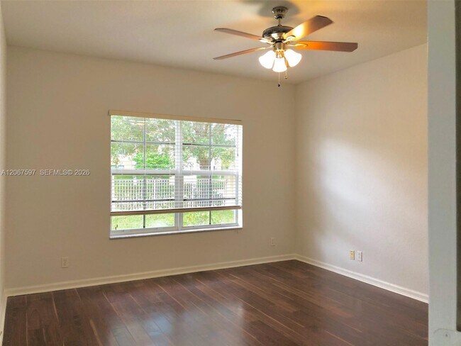 Building Photo - 1811 NE 6th Ct.
