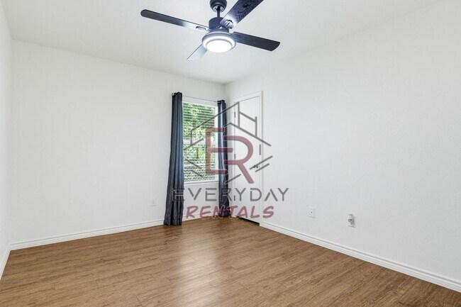 Building Photo - 913 Ashwood St