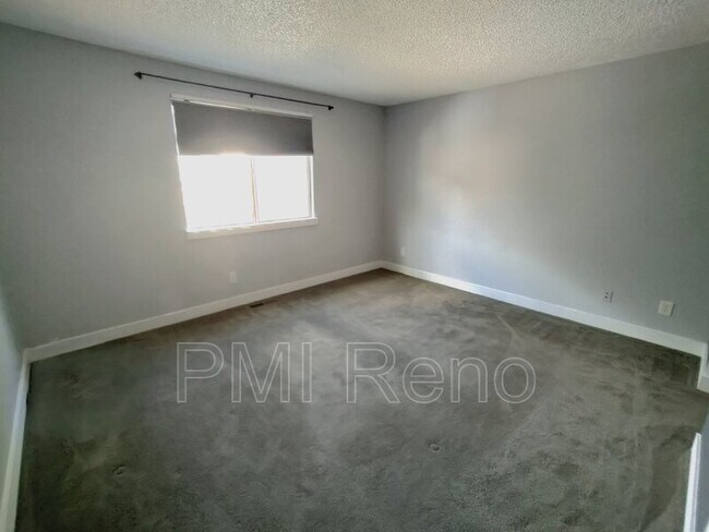 Building Photo - 3042 Chilcoot Dr