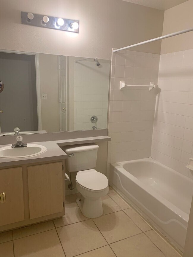 Building Photo - Coming Soon - Condo at Sunset Lake - 3 Beds, 2 Baths