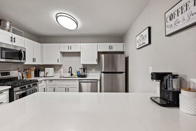 Building Photo - 4102 W Virginia Ave