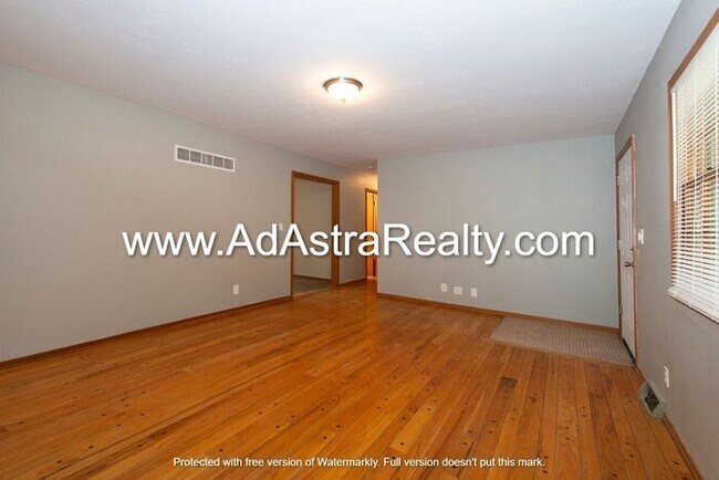 Building Photo - Beautiful Home in Blue Springs-Available NOW!!