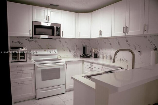 Building Photo - 15022 SW 143rd Terrace