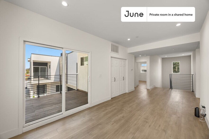 Building Photo - Private bedroom in 4 bed/4 bath Home