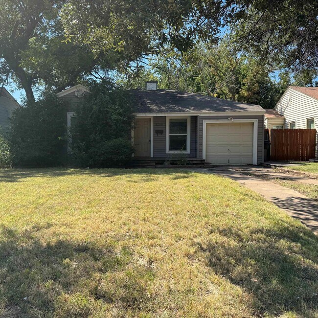 Primary Photo - 3200 Glenwood Ave