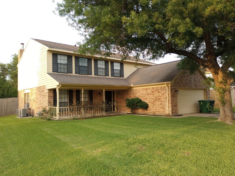 Front view - 15235 Kelbrook Dr