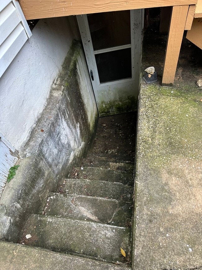 Building Photo - Updated 3 bedroom home in the City with re...