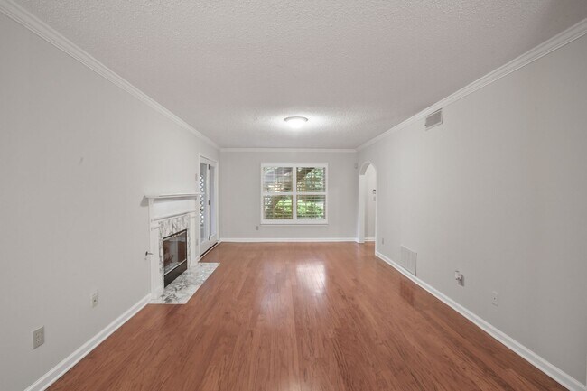 Building Photo - Charming 2-Bedroom, 2-Bathroom Rental with...