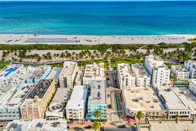 Building Photo - 701 Collins Ave