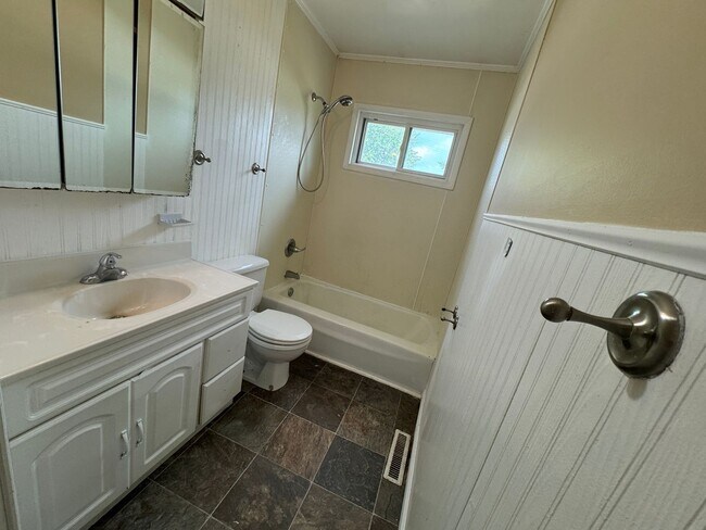 Building Photo - 321 W 19th Ave Ct