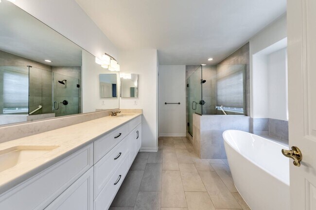 Building Photo - 108 Waters Edge Dr
