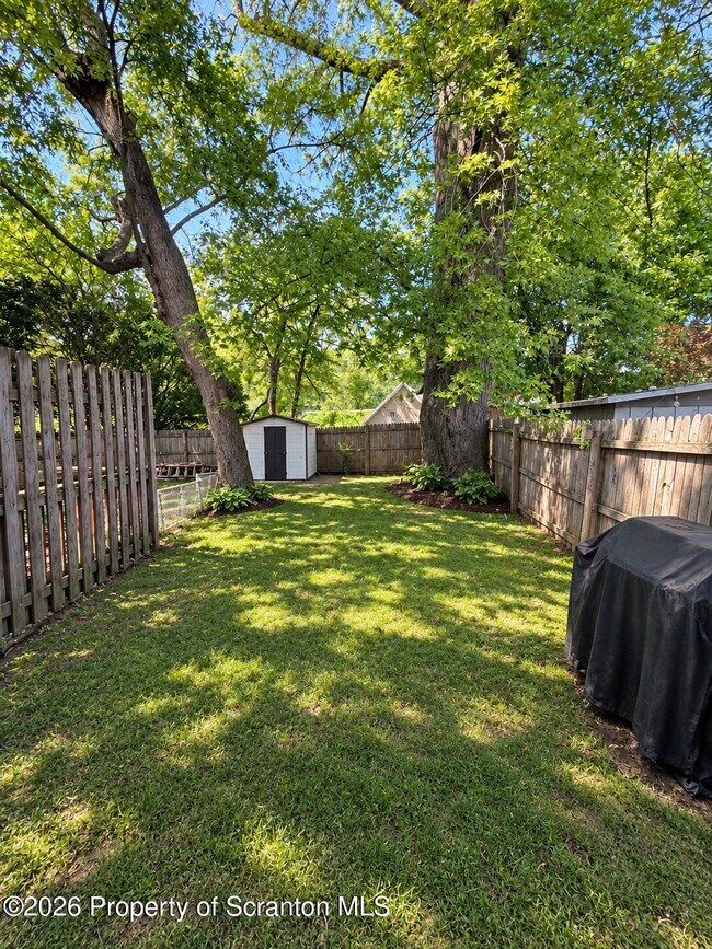 Building Photo - 1533 Ross Ave