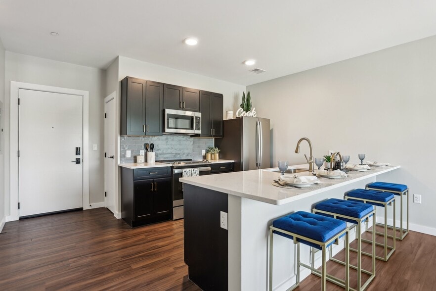 Building Photo - Station on Main