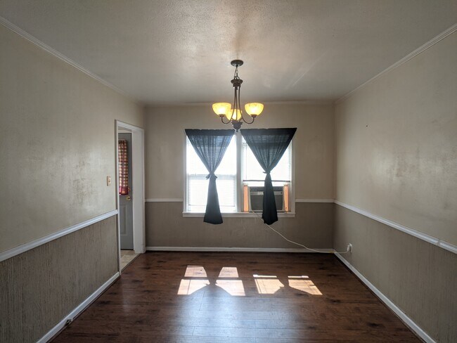 Building Photo - 1428 Axtell St