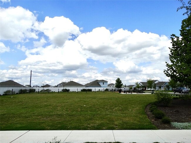 Building Photo - 370 Hortus Dr