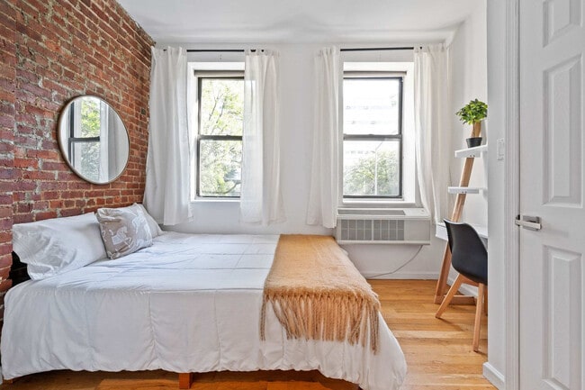 Building Photo - 416 W 49th St