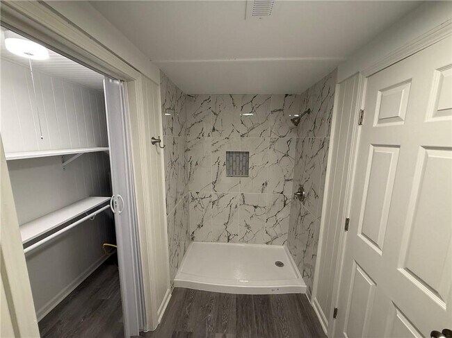 Building Photo - 828 Pamela Dr