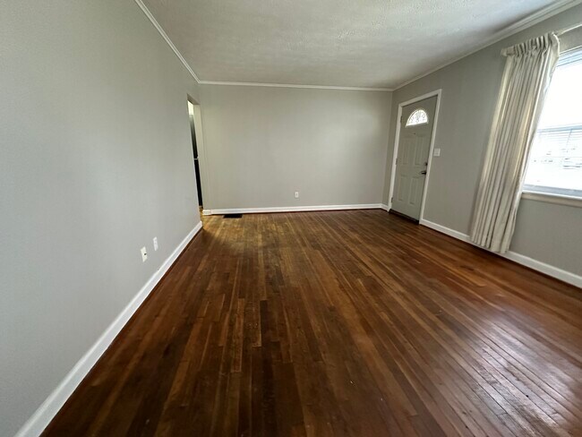 Building Photo - 1279 E N Broadway St