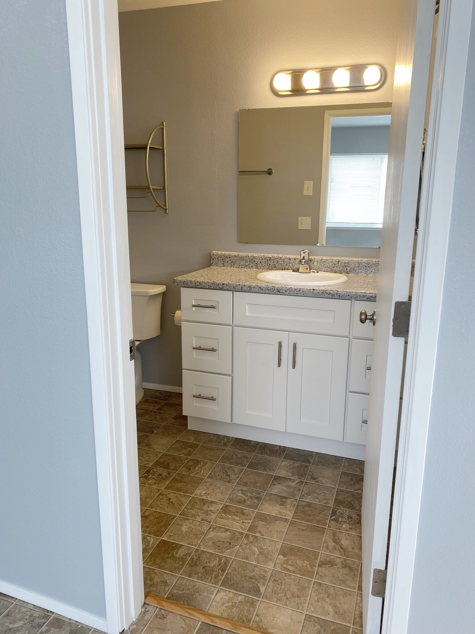 03_bathroom - 1502 S M St