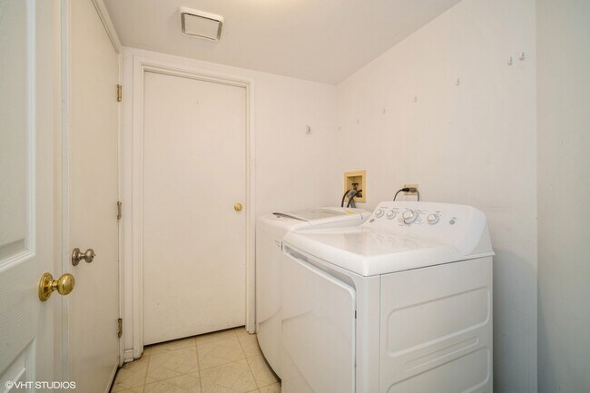 Building Photo - 2778 S Cedar Glen Dr