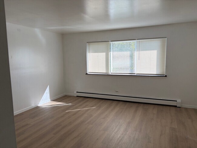 Building Photo - 12418 S Harding Ave