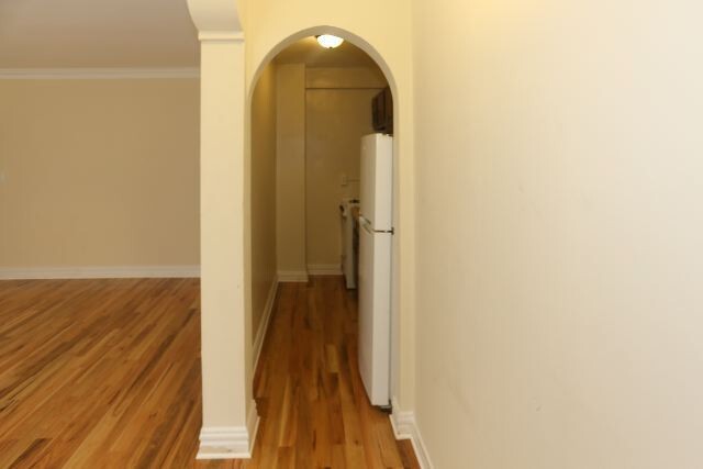 Building Photo - 430 W Roscoe St