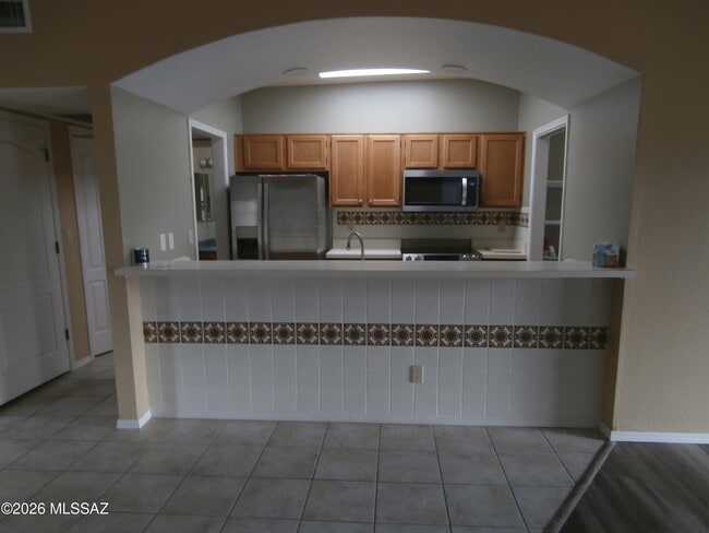 Building Photo - 870 W Calle de Emilia