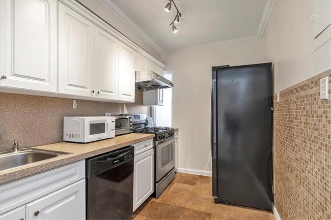 Building Photo - 10740 Queens Blvd