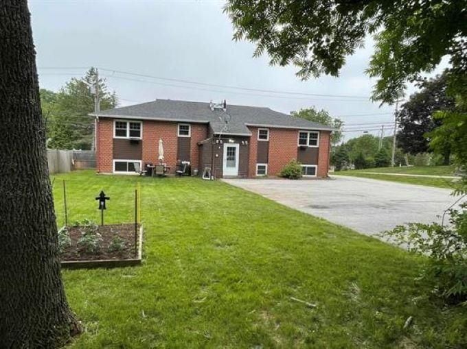 Building Photo - 945 Mammoth Rd