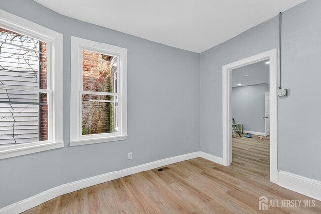 Building Photo - 11 N Willow St