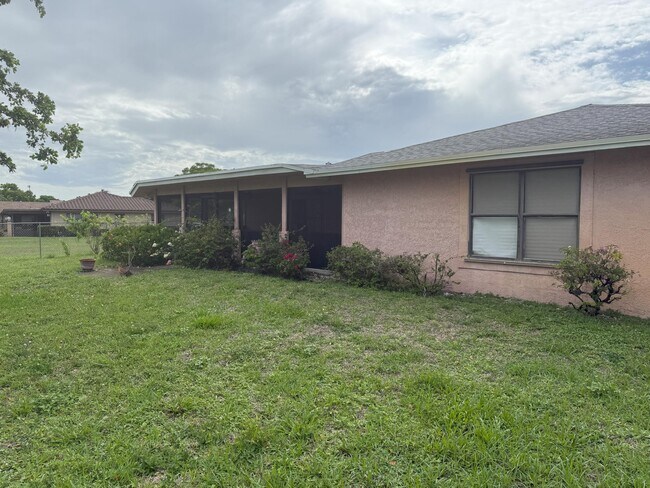 Building Photo - 1334 N Mangonia Dr