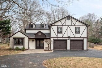 Building Photo - 9036 Jeffery Rd