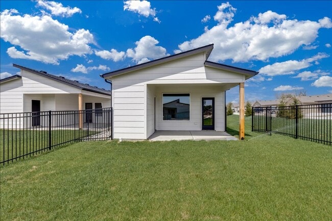 Building Photo - Beautiful Three Bedroom, Two Bathroom