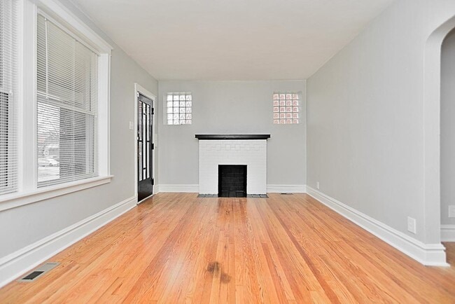 Building Photo - 4944 Tholozan Ave