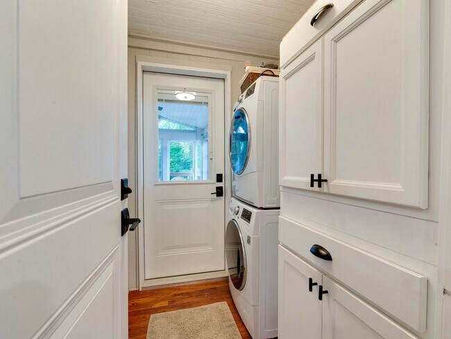 Building Photo - Updated and well appointed home in the his...