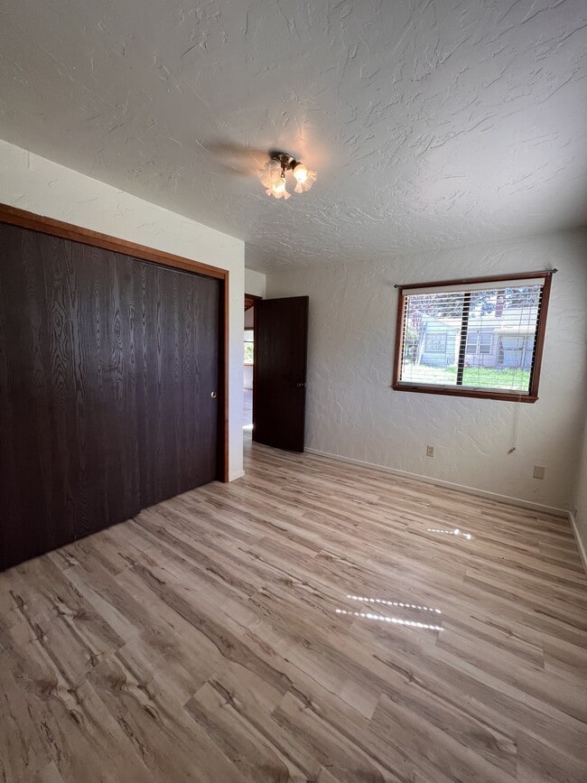 Building Photo - 11218 Cedar Ridge Dr